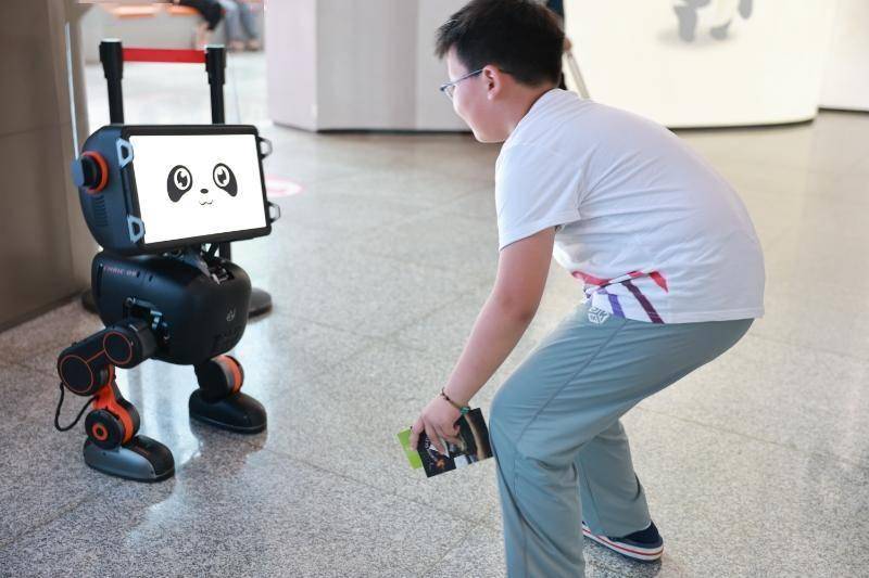 器人与人工智能实景验证活动开元棋牌成都启动第二批机(图2)